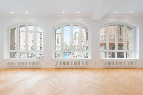 Huoneisto myytävänä Ciutat Vella, Barcelona, Espanja, 2 makuuhuonetta, 163 m2 No. 124717 - kuva 1