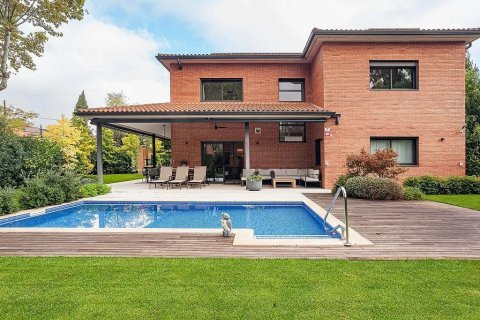 Продажа виллы Сан-Кугат-дель-Вальес, Барселона, Испания 5 спален, 402м2 №132868 - фото 1