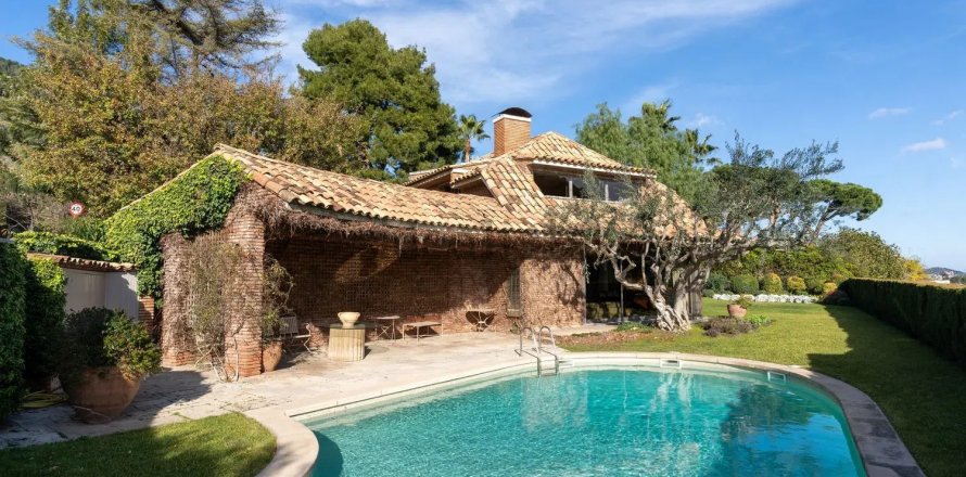 Вилла в Педральбес, Барселона, Испания 5 комнат, 678м2 №122070