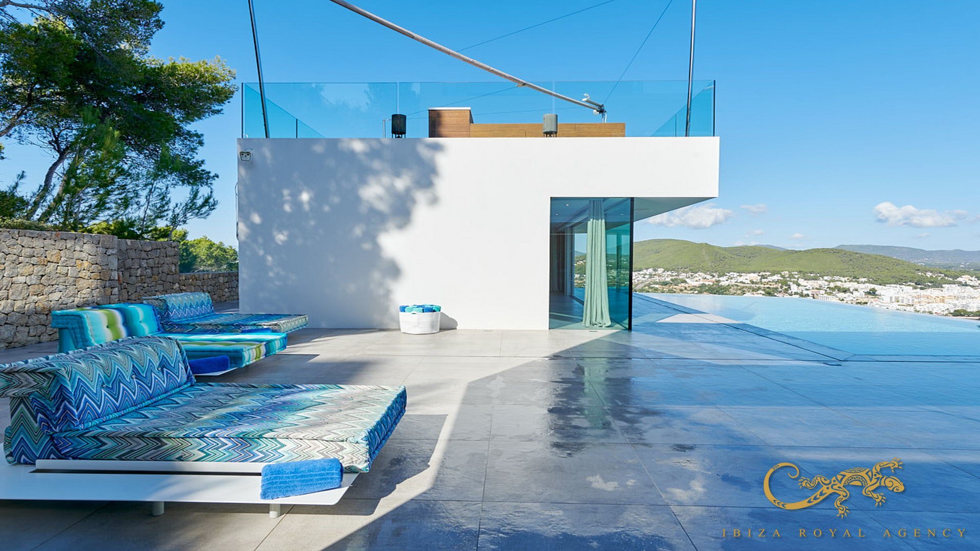Villa a Santa Eulalia Del Rio, Ibiza, Spagna 5 camere da letto, 1039 mq. N° 130022