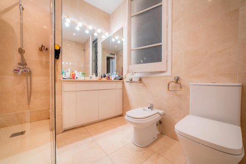 Продажа квартиры в Барселона, Испания 6 спален, 153м2 №122068 - фото 10
