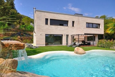 Продажа виллы Вальроманес, Барселона, Испания 3 спальни, 635м2 №132797 - фото 1