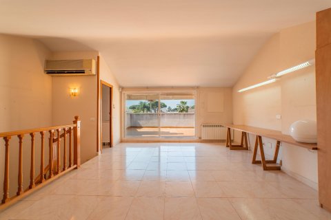 Продажа таухауса в Премия де Мар, Барселона, Испания 4 спальни, 290м2 №120469 - фото 16