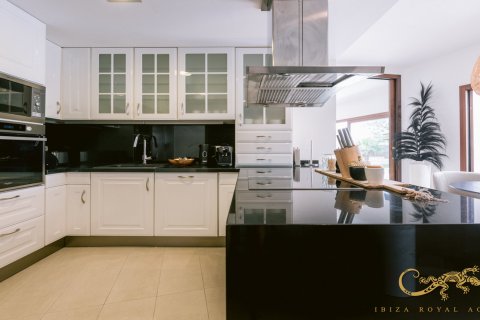 Villa for sale Sa Carroca, Ibiza, Spain 4 bedrooms, 325 sq.m. No. 130016 - photo 21