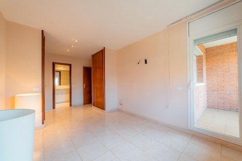 Продажа таухауса в Премия де Мар, Барселона, Испания 4 спальни, 290м2 №120469 - фото 9