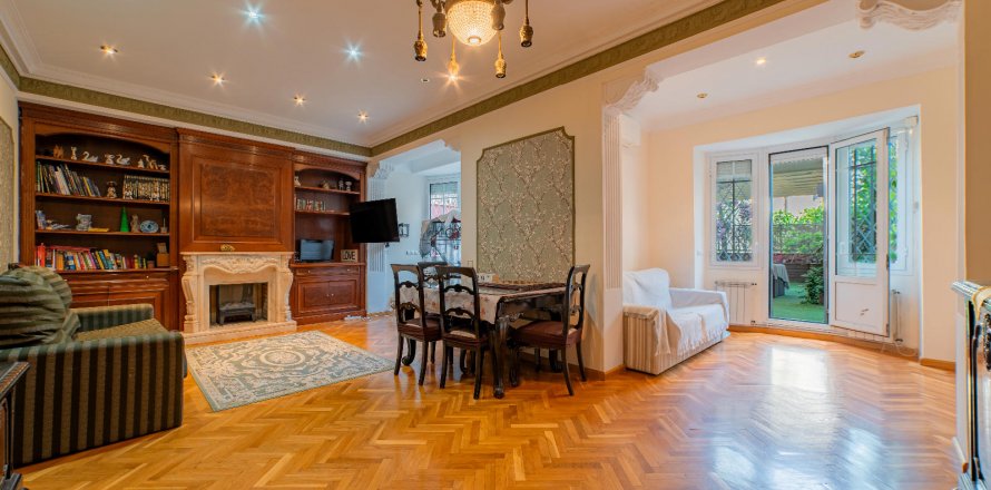 Квартира в Барселона, Испания 6 спален, 153м2 №122068