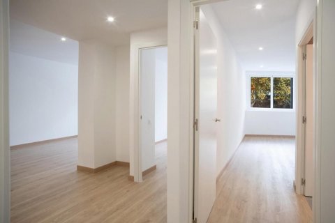 Продажа квартиры в Барселона, Испания 2 спальни, 92м2 №122107 - фото 7