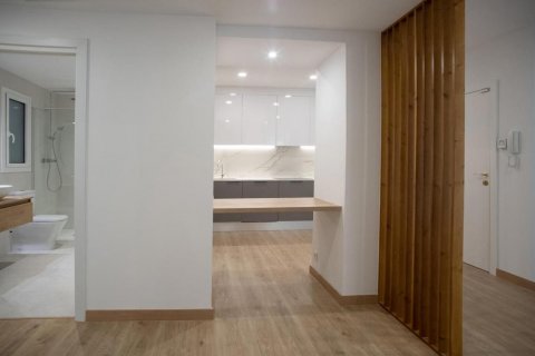 Продажа квартиры в Барселона, Испания 2 спальни, 92м2 №122107 - фото 9