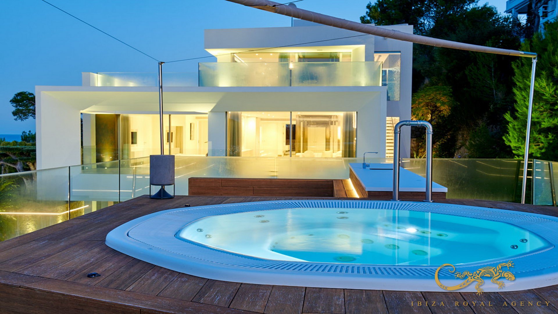 Villa a Santa Eulalia Del Rio, Ibiza, Spagna 5 camere da letto, 1039 mq. N° 130022