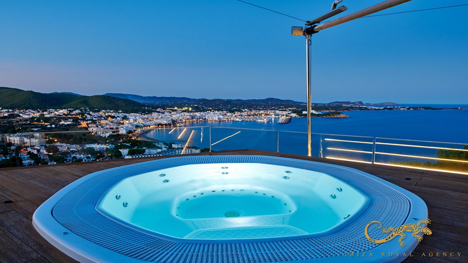Villa a Santa Eulalia Del Rio, Ibiza, Spagna 5 camere da letto, 1039 mq. N° 130022