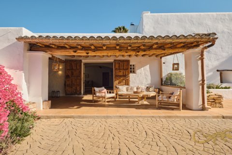 Finca till salu Santa Gertrudis De Fruitera, Ibiza, Spanien 8 sovrum, 760 kvm. Nr. 130010 - foto 1