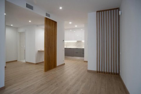 Продажа квартиры в Барселона, Испания 2 спальни, 92м2 №122107 - фото 12