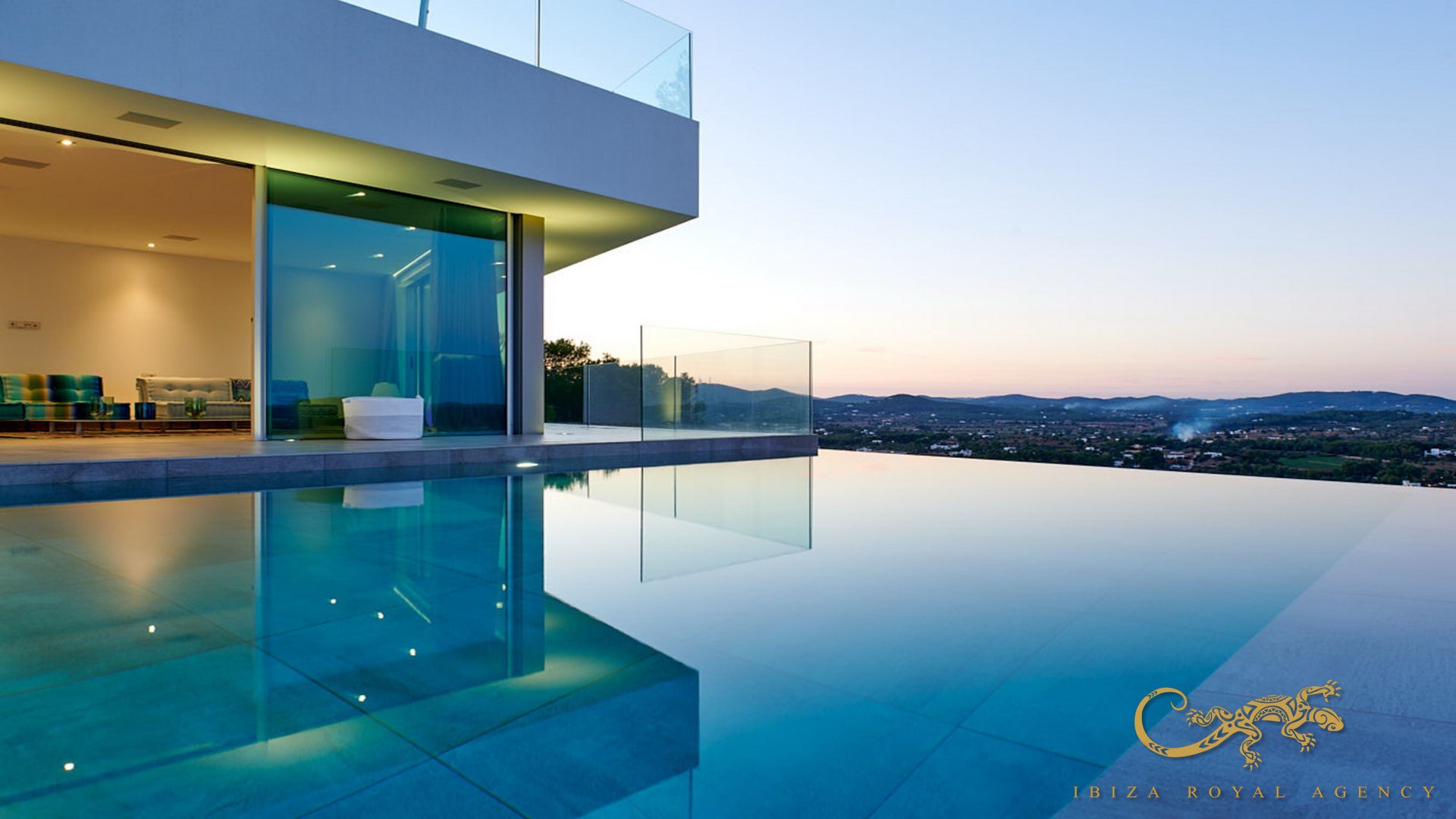 Villa a Santa Eulalia Del Rio, Ibiza, Spagna 5 camere da letto, 1039 mq. N° 130022