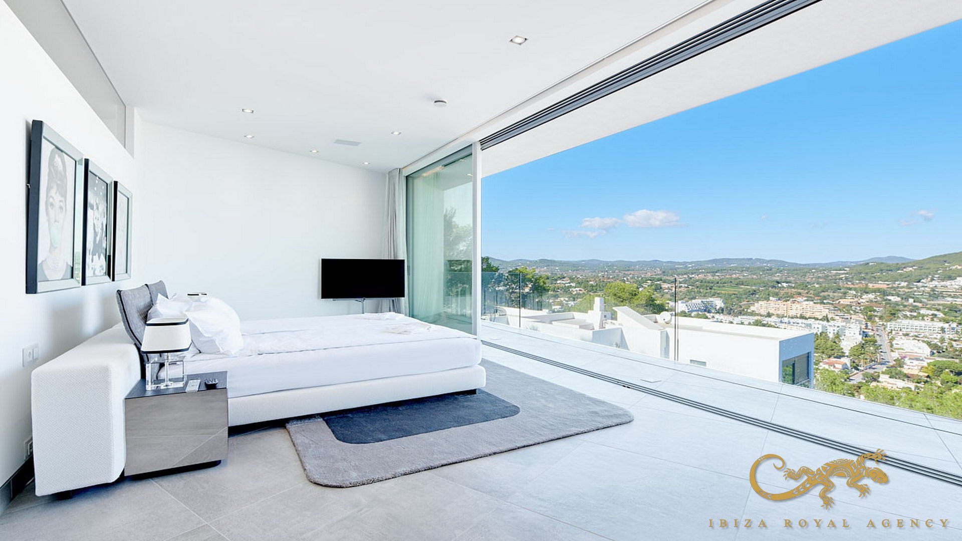 Villa a Santa Eulalia Del Rio, Ibiza, Spagna 5 camere da letto, 1039 mq. N° 130022