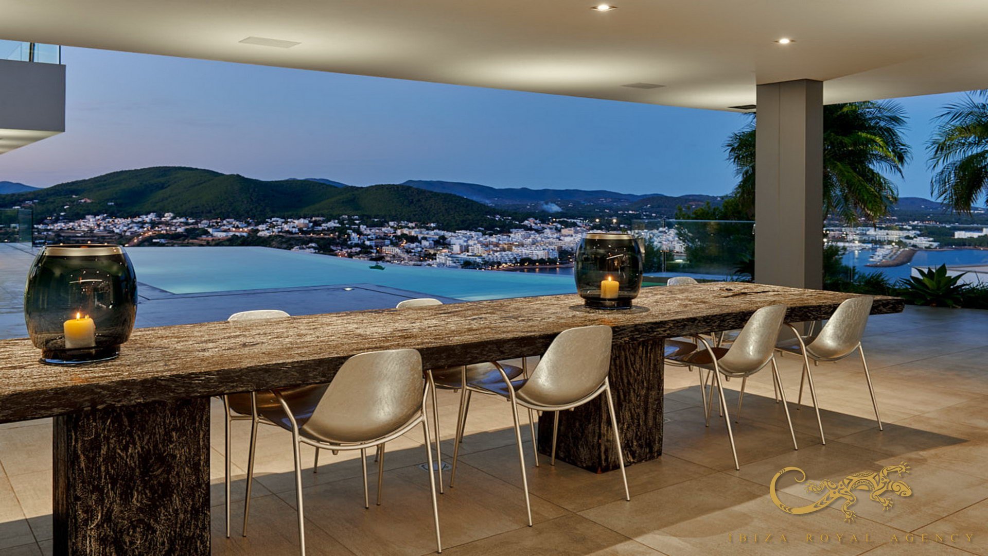 Villa a Santa Eulalia Del Rio, Ibiza, Spagna 5 camere da letto, 1039 mq. N° 130022