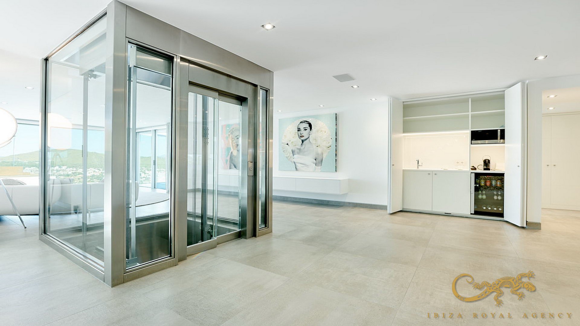 Villa a Santa Eulalia Del Rio, Ibiza, Spagna 5 camere da letto, 1039 mq. N° 130022
