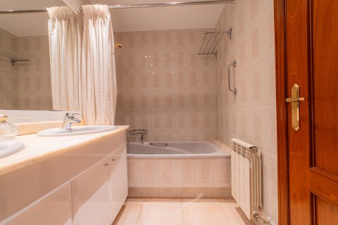 Продажа таухауса в Премия де Мар, Барселона, Испания 4 спальни, 290м2 №120469 - фото 12