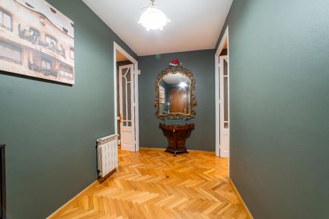 Продажа квартиры в Барселона, Испания 6 спален, 153м2 №122068 - фото 3