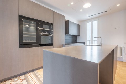 Huoneisto myytävänä Ciutat Vella, Barcelona, Espanja, 2 makuuhuonetta, 163 m2 No. 124717 - kuva 5