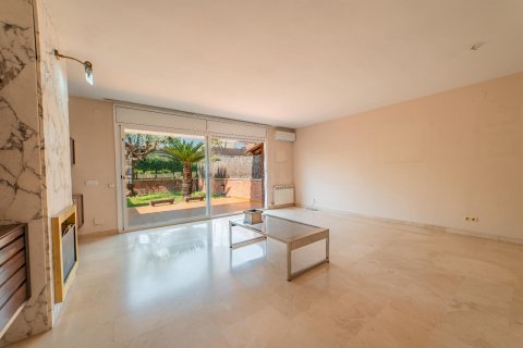 Продажа таухауса в Премия де Мар, Барселона, Испания 4 спальни, 290м2 №120469 - фото 5
