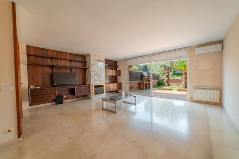 Продажа таухауса в Премия де Мар, Барселона, Испания 4 спальни, 290м2 №120469 - фото 4
