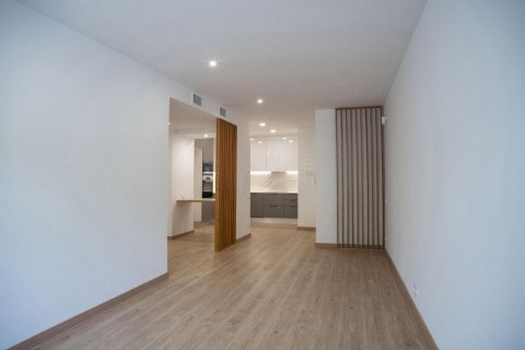 Продажа квартиры в Барселона, Испания 2 спальни, 92м2 №122107 - фото 1