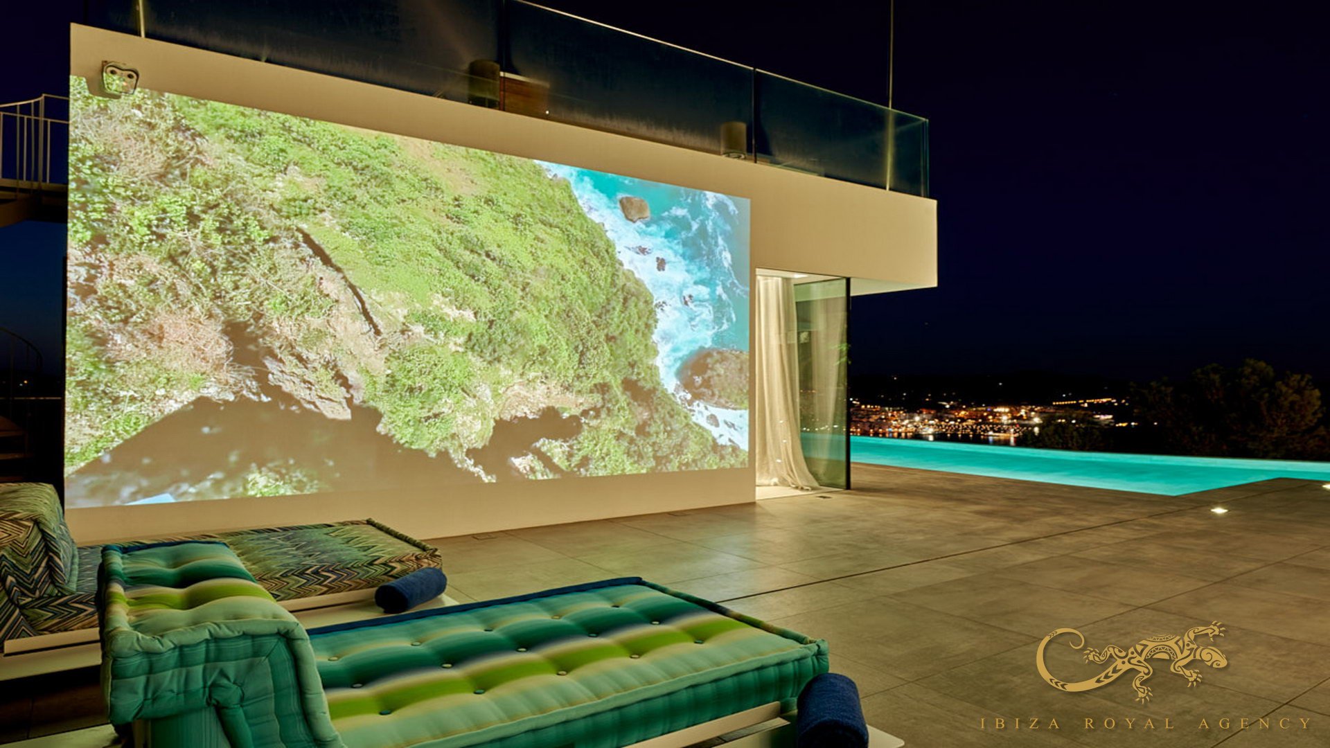 Villa a Santa Eulalia Del Rio, Ibiza, Spagna 5 camere da letto, 1039 mq. N° 130022