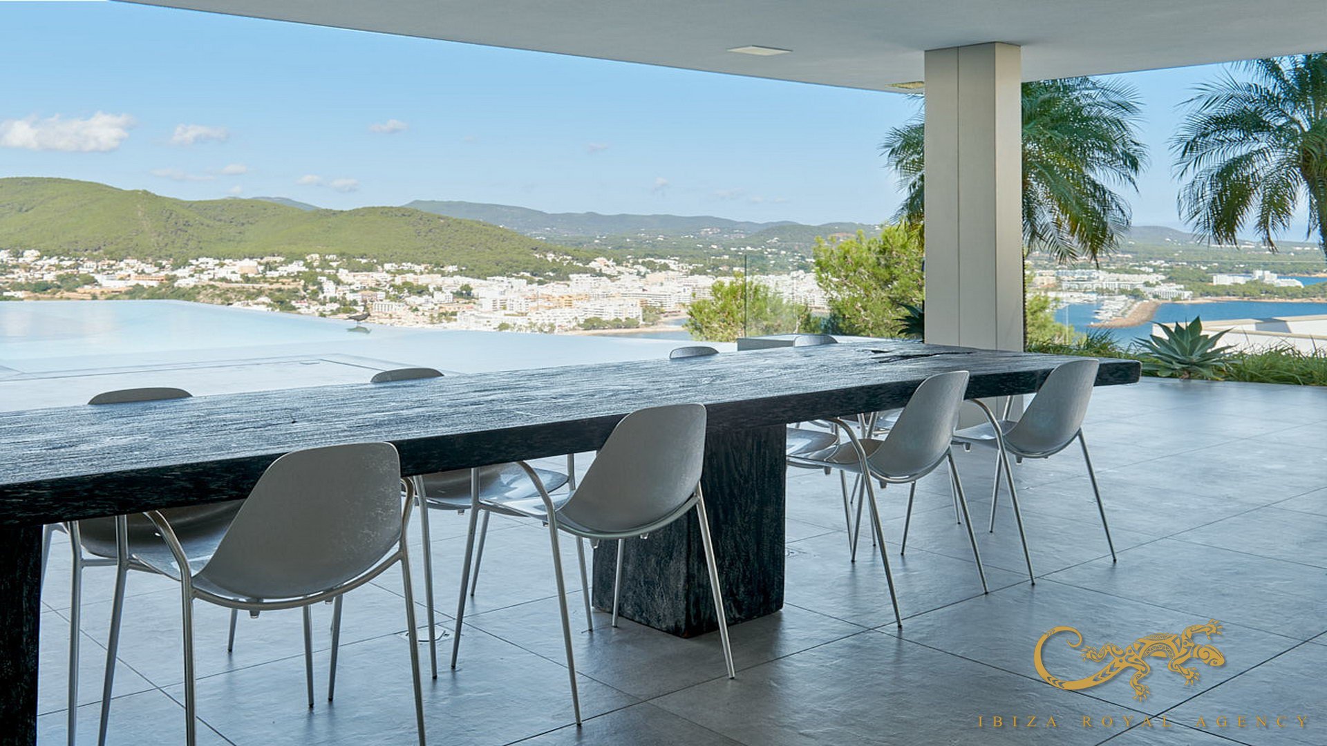 Villa a Santa Eulalia Del Rio, Ibiza, Spagna 5 camere da letto, 1039 mq. N° 130022