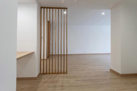 Продажа квартиры в Барселона, Испания 2 спальни, 92м2 №122107 - фото 4