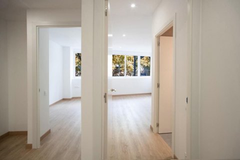 Продажа квартиры в Барселона, Испания 2 спальни, 92м2 №122107 - фото 6