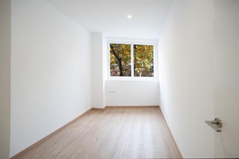 Продажа квартиры в Барселона, Испания 2 спальни, 92м2 №122107 - фото 5
