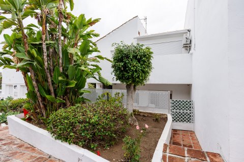 Apartment for sale Estepona, Malaga, Spain 2 bedrooms, 95 sq.m. No. 130700 - photo 17