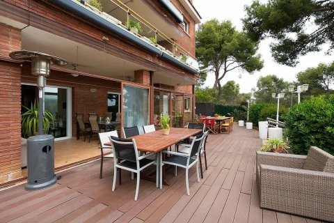 Продажа дома Кастельдефельс, Барселона, Испания 6 спален, 562м2 №129966 - фото 26