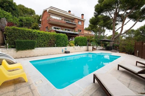 Продажа дома Кастельдефельс, Барселона, Испания 6 спален, 562м2 №129966 - фото 27