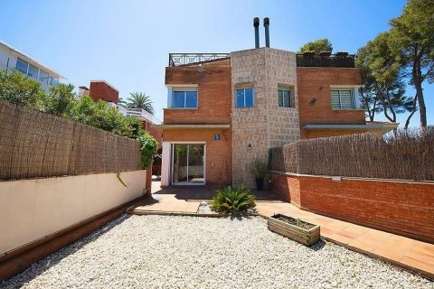Townhouse for sale Castelldefels, Barcelona, Spain 4 bedrooms, 187 sq.m. No. 129968 - photo 6