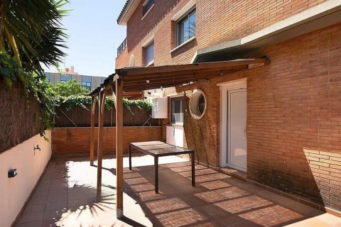 Townhouse for sale Castelldefels, Barcelona, Spain 4 bedrooms, 187 sq.m. No. 129968 - photo 4