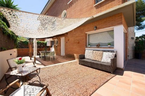 Townhouse for sale Castelldefels, Barcelona, Spain 4 bedrooms, 187 sq.m. No. 129968 - photo 1