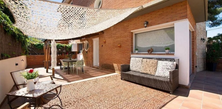 Townhouse Castelldefels, Barcelona, Spain 4 bedrooms, 187 sq.m. No. 129968