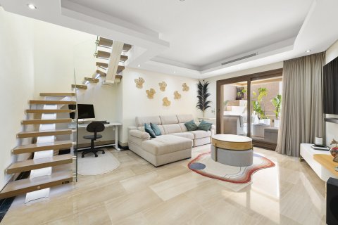 Duplex for sale Estepona, Malaga, Spain 3 bedrooms, 174 sq.m. No. 127415 - photo 1