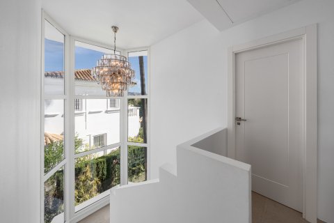 Casa in vendita Estepona, Malaga, Spagna 4 camere da letto, 196 mq. N° 127414 - foto 7