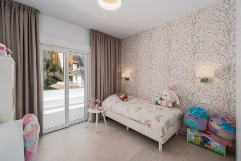 Casa in vendita Estepona, Malaga, Spagna 4 camere da letto, 196 mq. N° 127414 - foto 8
