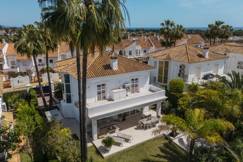 Casa in vendita Estepona, Malaga, Spagna 4 camere da letto, 196 mq. N° 127414 - foto 17