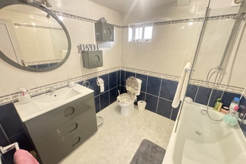 Villa till salu Villamartin, Alicante, Spanien 4 sovrum, 120 kvm. Nr. 131635 - foto 18