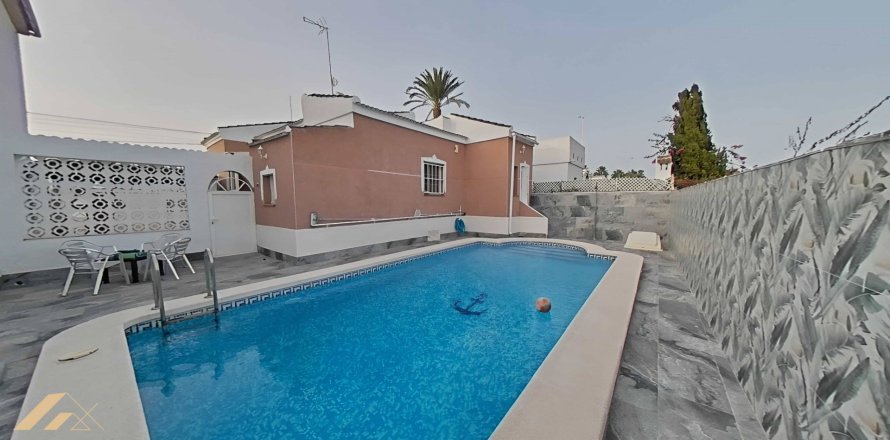 Villa Torrevieja, Alicante, Spagna 3 camere da letto, 135 mq. N° 131899
