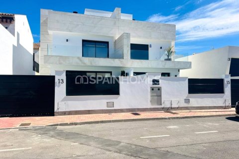 Продажа виллы в Сан-Педро-дель-Пинатар, Мурсия, Испания 3 спальни, 160м2 №121332 - фото 1