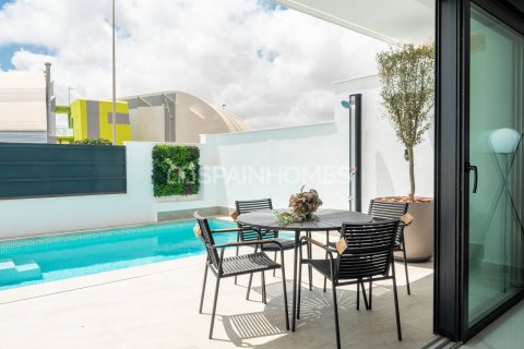 Продажа виллы в Сан-Педро-дель-Пинатар, Мурсия, Испания 3 спальни, 160м2 №121332 - фото 4