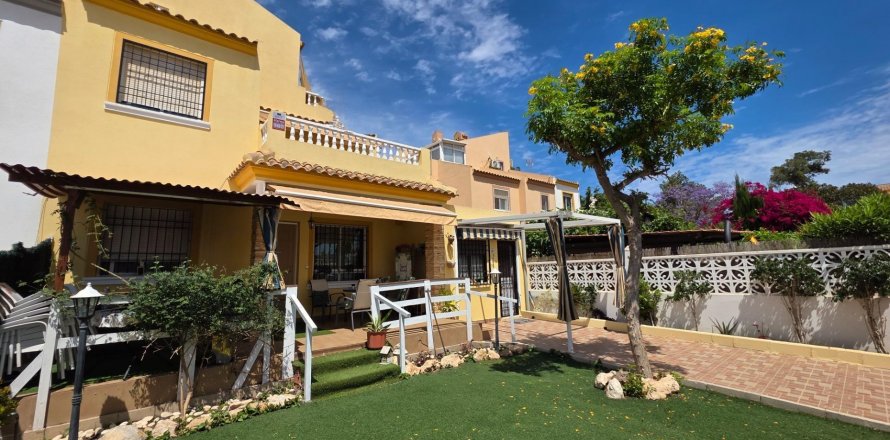 Villa Torrevieja, Alicante, Espagne 4 chambres, 120 m2 No. 129052