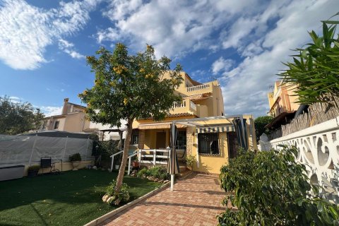 Villa à vendre Torrevieja, Alicante, Espagne, 4 chambres, 120 m2 No. 129052 - photo 4
