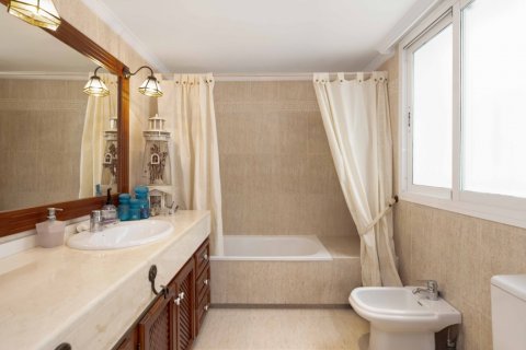 Продажа дуплекса в Марбелья, Малага, Испания 3 спальни, 198.66м2 №121778 - фото 21