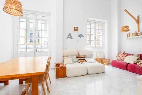 Продажа дуплекса в Эль-Пуэрто-де-Санта-Мария, Кадис, Испания 2 спальни, 106м2 №121780 - фото 1